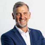 Ein Mann im Anzug